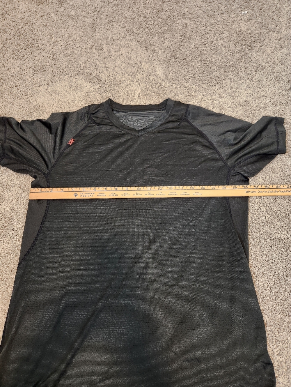 Rhone Sentry V-Neck T-Shirt Mens Size Medium - Picture 4 of 5